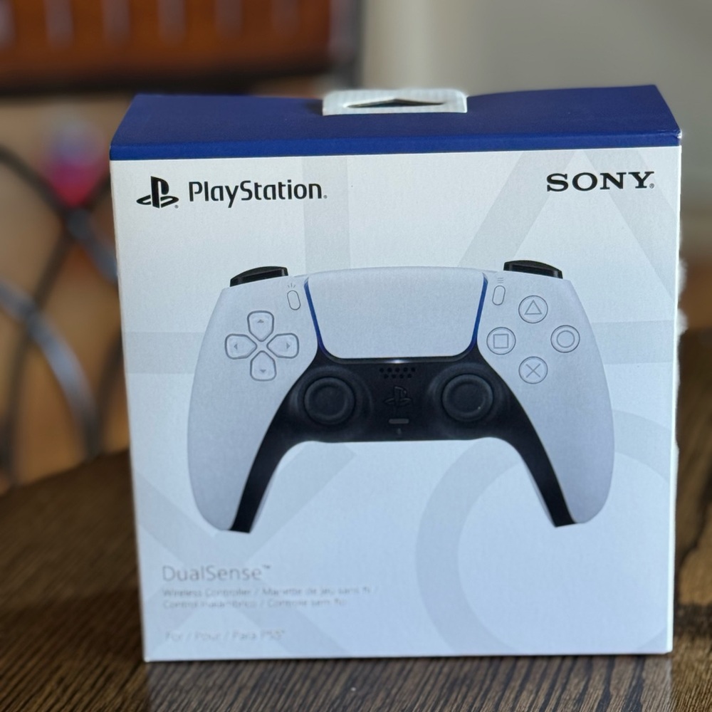 PlayStation 5 Dualsense Controller NEW IN BOX - White
